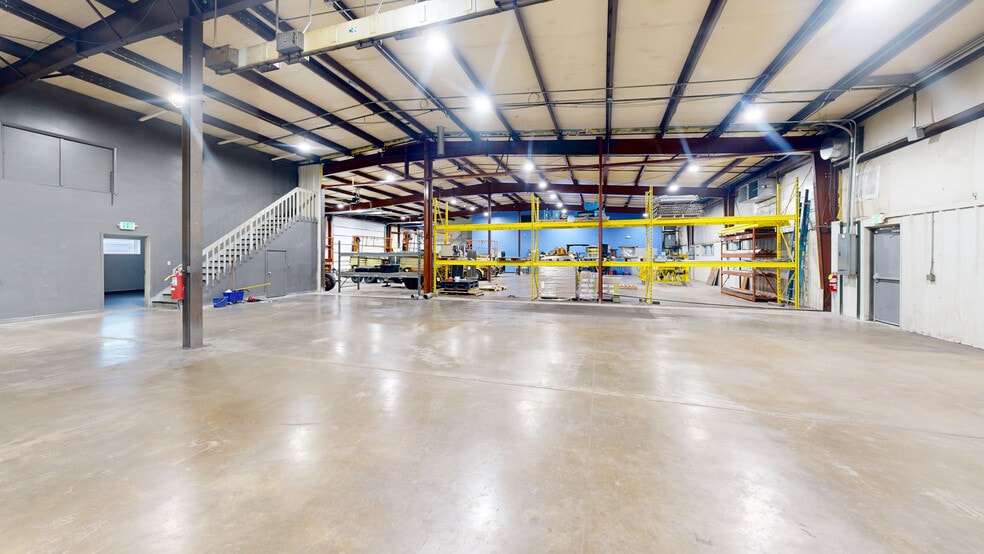 More Photos Of 7007 Trafalgar St, Fort Wayne Light Manufacturing For Lease