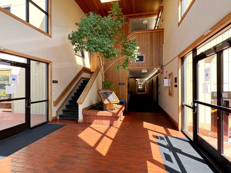 More Photos Of 12280 Saratoga-Sunnyvale Rd, Saratoga Office For Sale