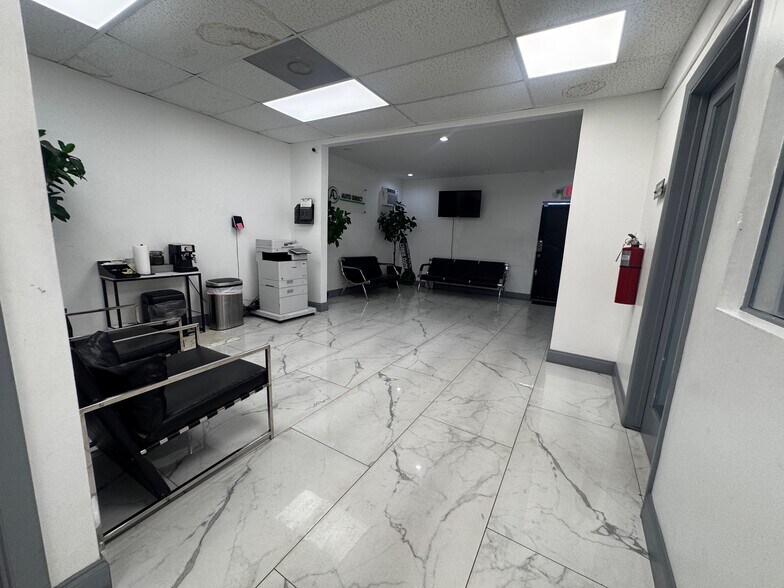 More Photos Of 19001 NW 2nd Ave, Miami Auto Dealership For Lease