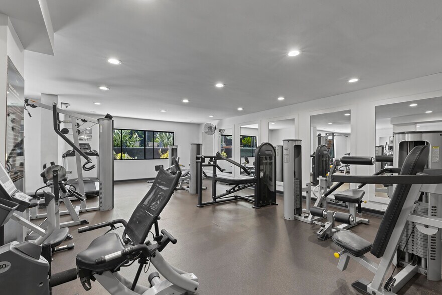 More Photos Of 1745-1750 N Wilcox Ave, Los Angeles Apartments For Sale
