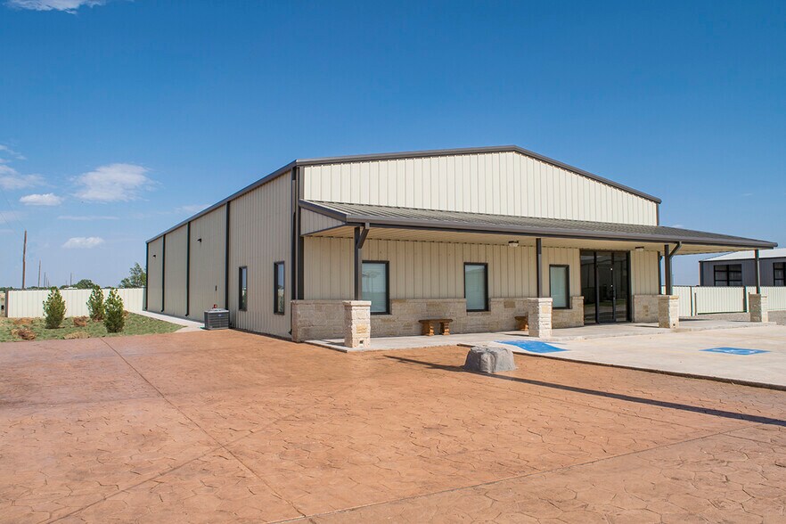 More Photos Of 9316 FM 1585, Wolfforth Warehouse For Lease