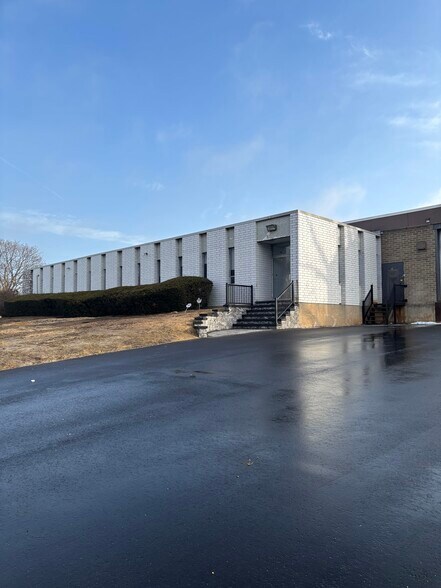 More Photos Of 200 Engineers Rd, Hauppauge Manufacturing For Lease
