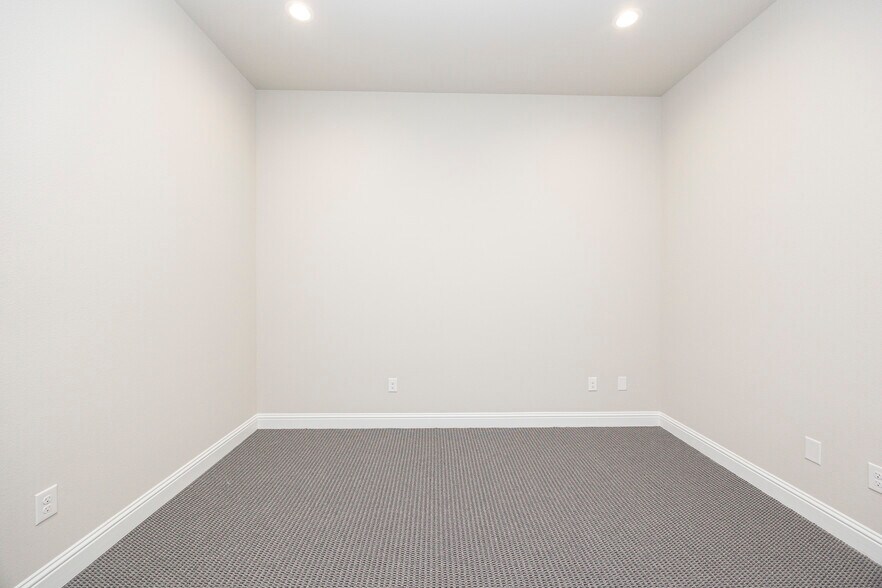 More Photos Of 6000 Alma Rd, McKinney Office For Lease