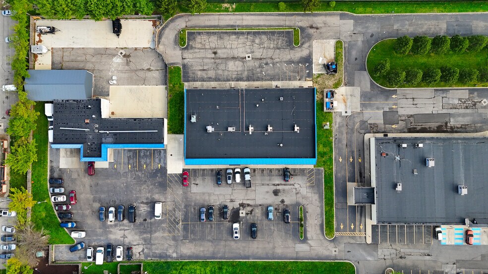 More Photos Of 2050-2090 E Dublin Granville Rd, Columbus General Retail For Lease