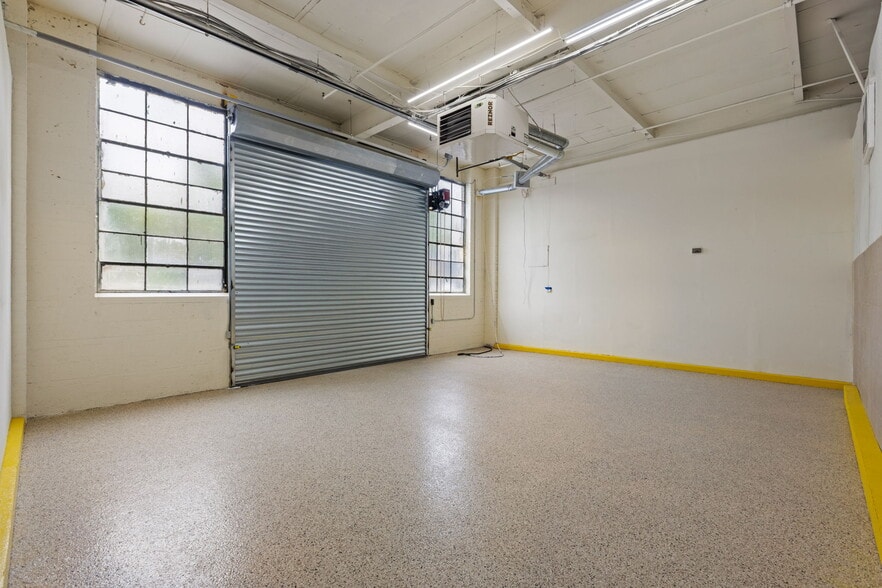 More Photos Of 349 Chestnut St, Passaic Warehouse For Lease