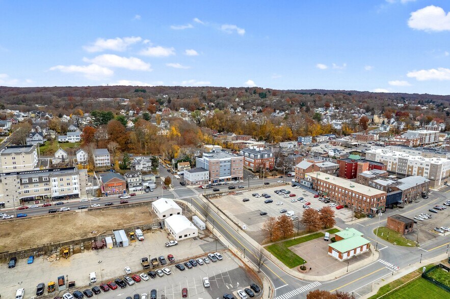 More Photos Of 356 Howe Ave, Shelton Apartments For Lease