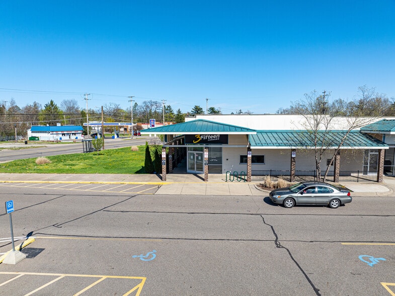 More Photos Of 1525 W Michigan Ave, Battle Creek Storefront For Sale