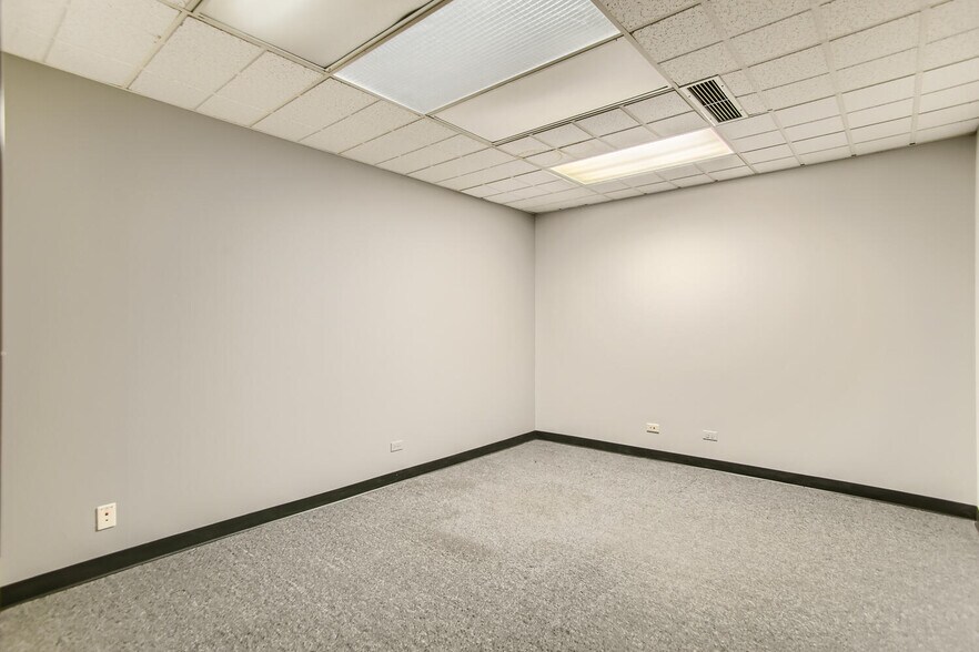 More Photos Of 415 E Golf Rd, Arlington Heights Office For Lease