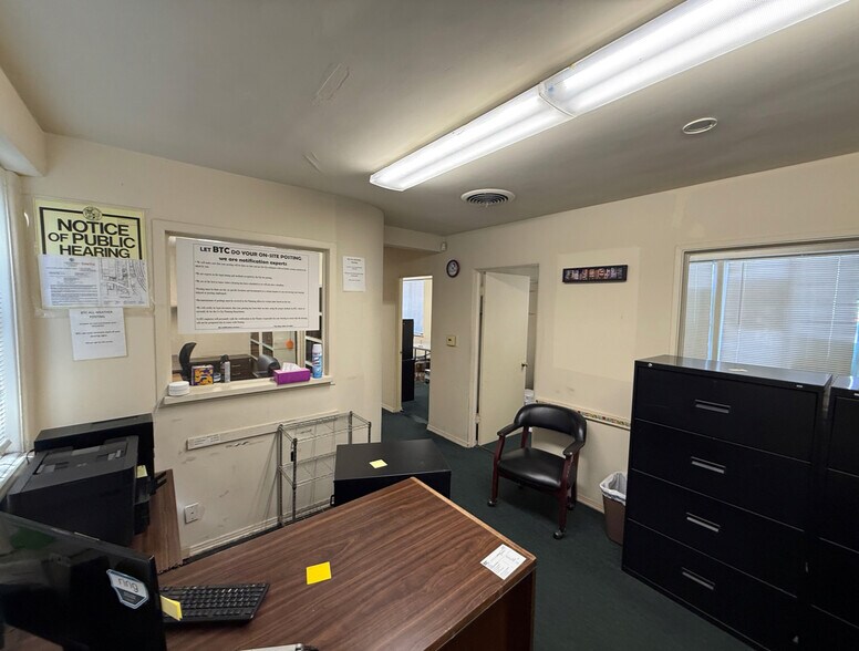 More Photos Of 14540 Sylvan St, Van Nuys Office For Sale