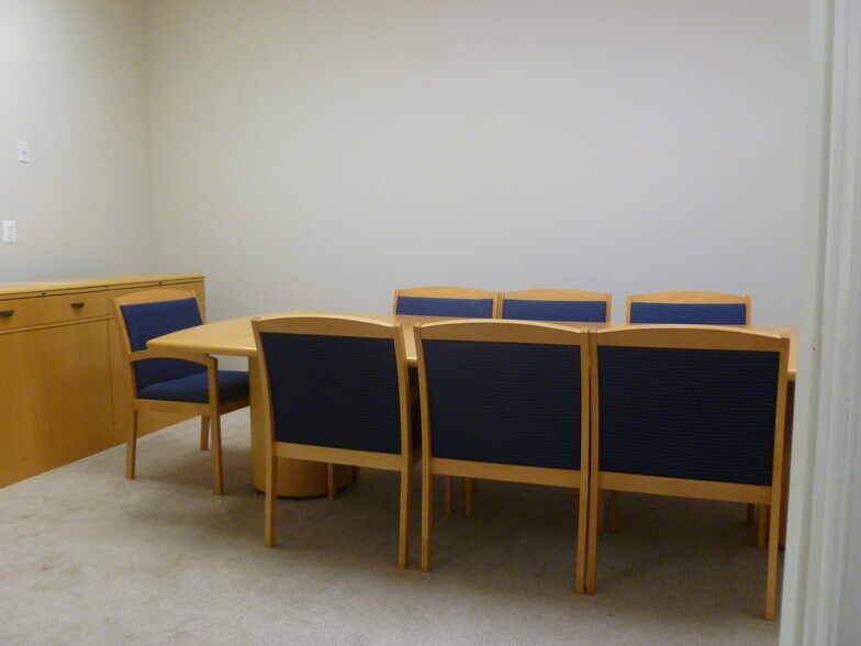 More Photos Of 4000-4008 Genesee Pl, Woodbridge Medical For Lease