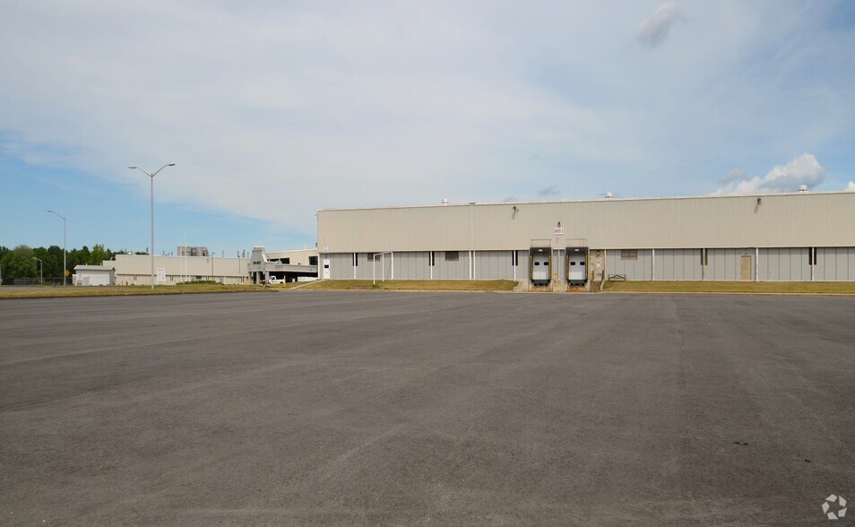 More Photos Of 225 Episcopal Rd, Berlin Manufacturing For Lease