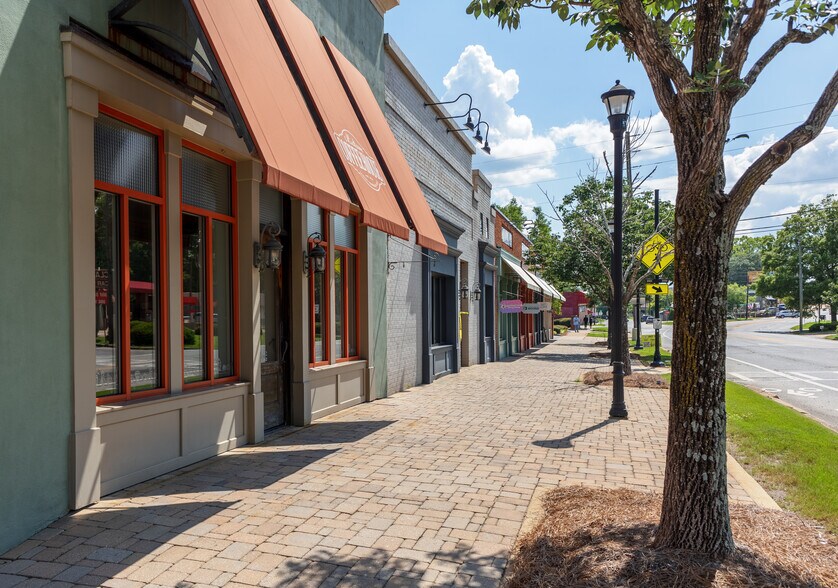 More Photos Of 1358 13th St, Columbus Storefront Retail Office For Lease