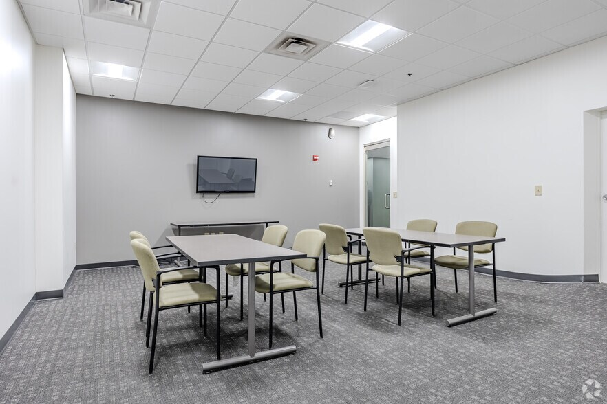 More Photos Of 1718-1720 NW Peachtree St, Atlanta Office For Lease