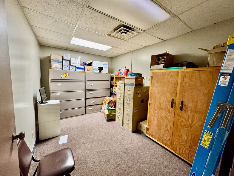 More Photos Of 3822 Victory Ave, Louisville Warehouse For Lease