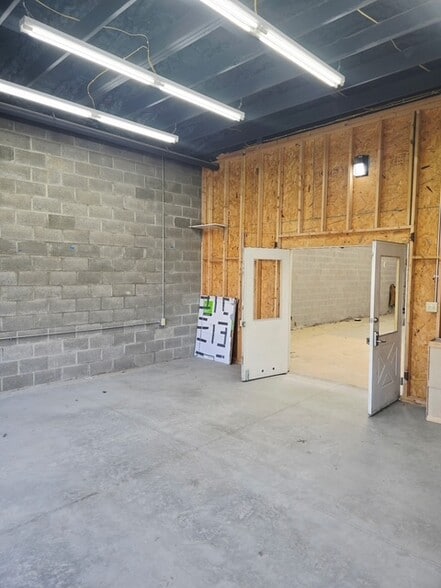 More Photos Of 2228 Dundee Rd, Louisville Freestanding For Sale