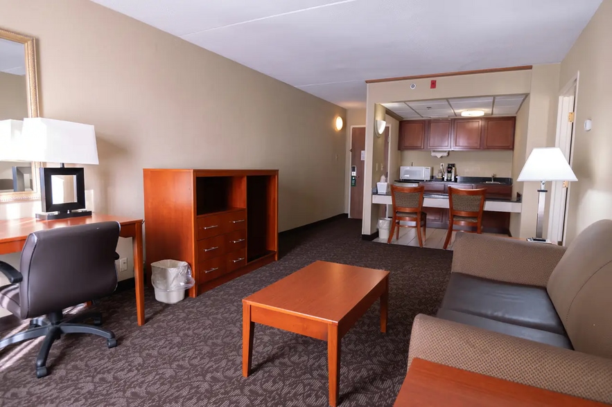 More Photos Of 116 Park Ave W, Mansfield Hotel For Sale