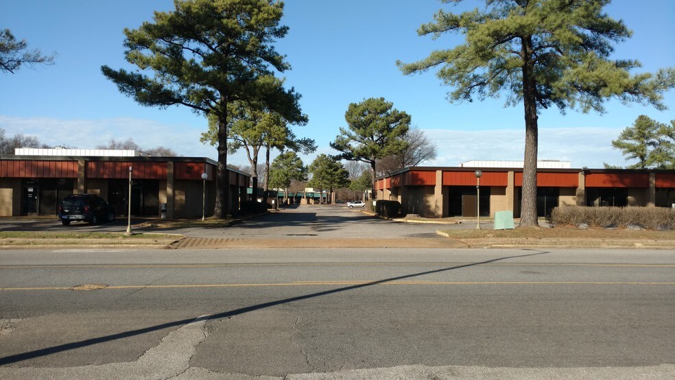 More Photos Of 3035 Directors Row, Memphis Flex For Lease