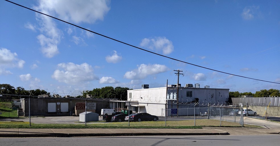 More Photos Of 2300 Race St, Fort Worth Warehouse For Lease