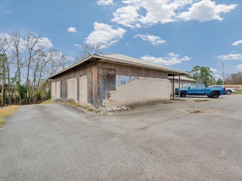 More Photos Of 3215 S Medford Dr, Lufkin Office For Sale