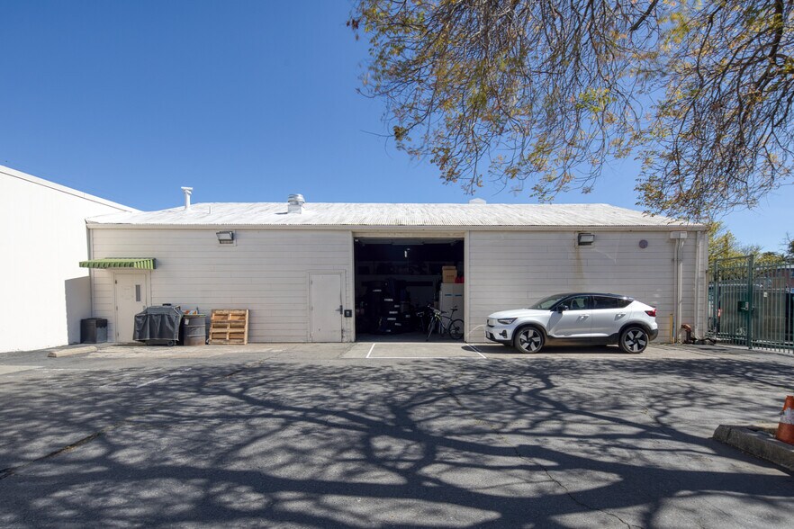 More Photos Of 1801-1811 9th St, Sacramento Flex For Sale