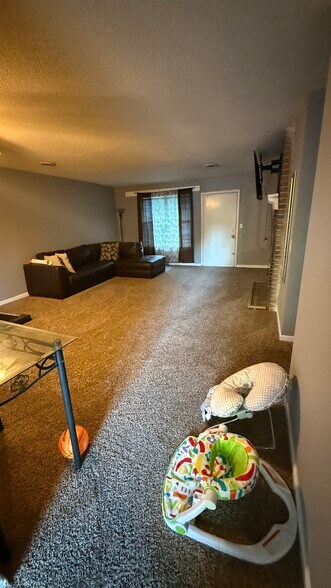 More Photos Of 111 Taylor Dr, Lexington Multifamily For Sale