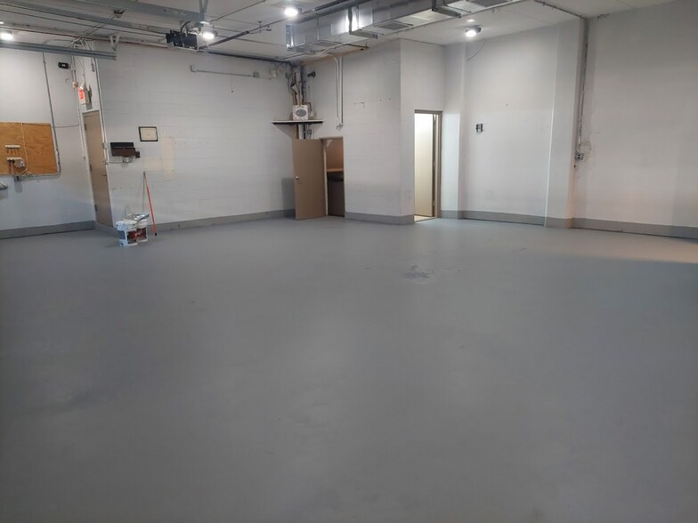 More Photos Of 17 Caldwell St, Charlestown Showroom For Lease