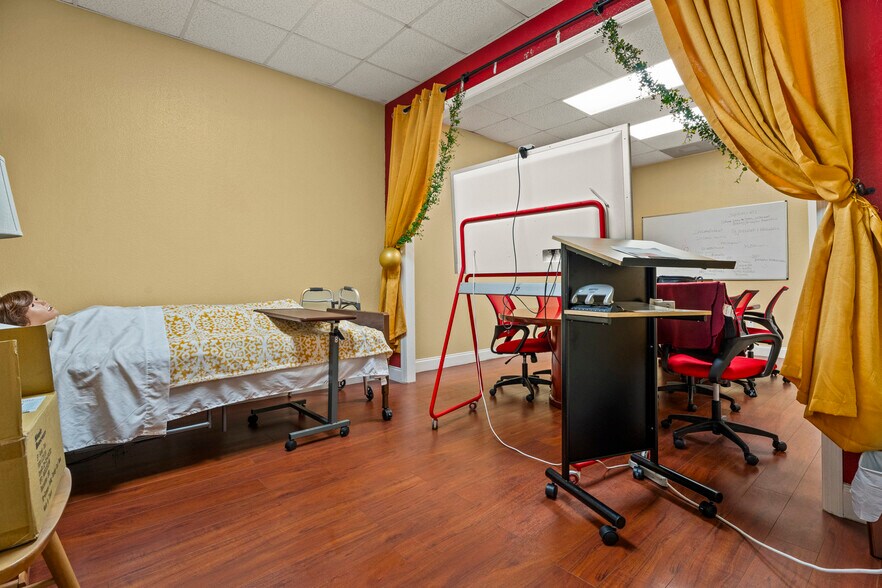 More Photos Of 3239 Old Winter Garden Rd, Orlando Flex For Sale