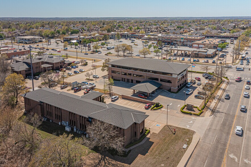 More Photos Of 3550 W Robinson St, Norman Bank For Lease