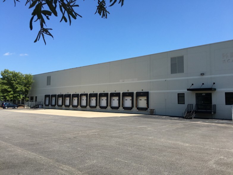 More Photos Of 5601-5699 Eastport Blvd, Richmond Distribution For Lease