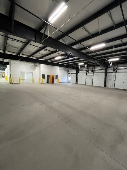 More Photos Of 310 N Yearling Rd, Columbus Showroom For Lease