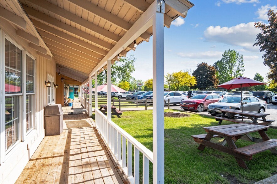 More Photos Of 1451 S Milford Rd, Highland Restaurant For Sale