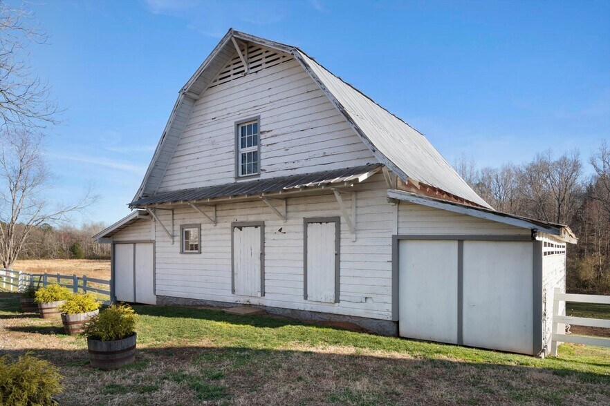 More Photos Of 732 Crowe Dairy Rd, Forest City Winery Vineyard For Sale