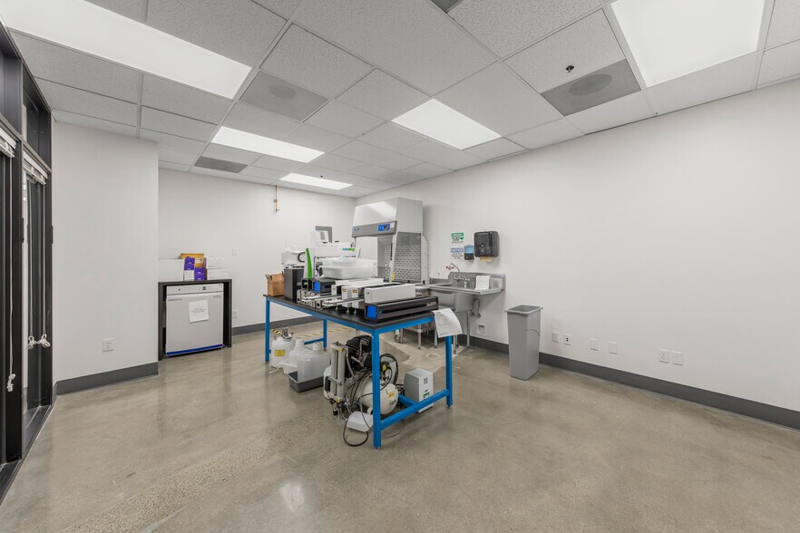 More Photos Of 400 Seaport Ct, Redwood City Medical For Lease
