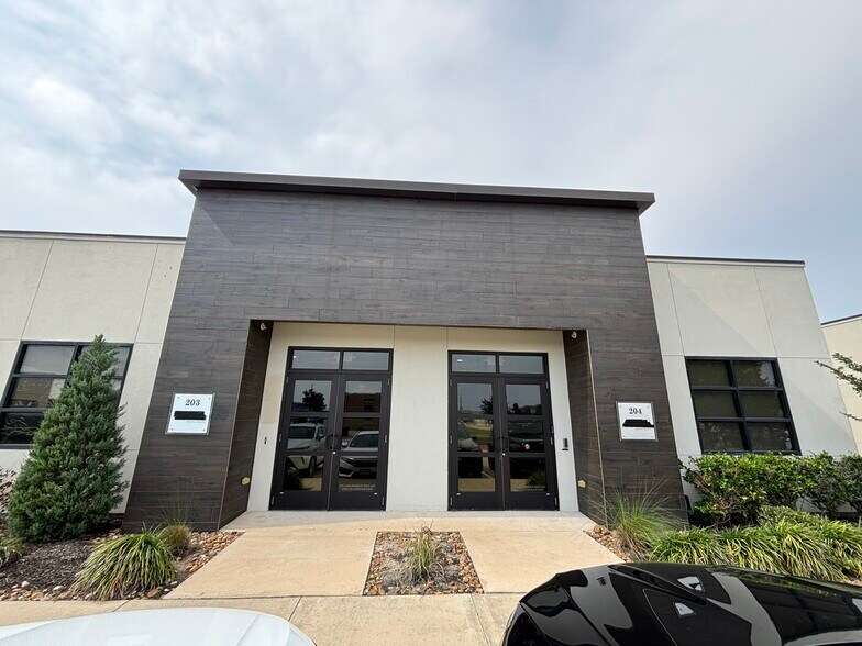 More Photos Of 8118 Fry Rd, Cypress Unknown For Lease
