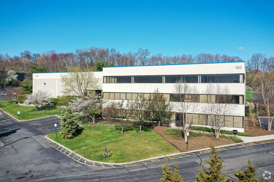 More Photos Of 100 Corporate Dr, Mahwah Warehouse For Lease