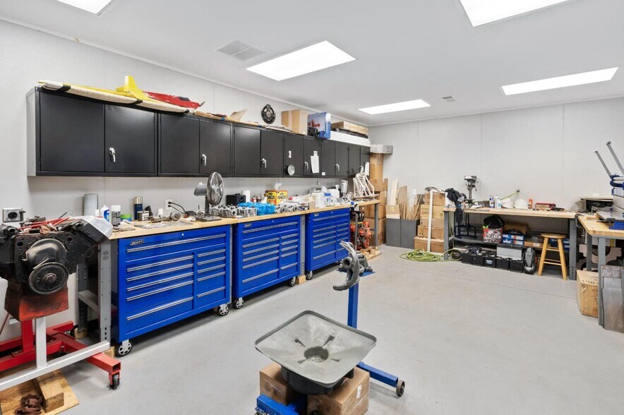 More Photos Of 20 Bellamy Pl, Stockbridge Warehouse For Sale