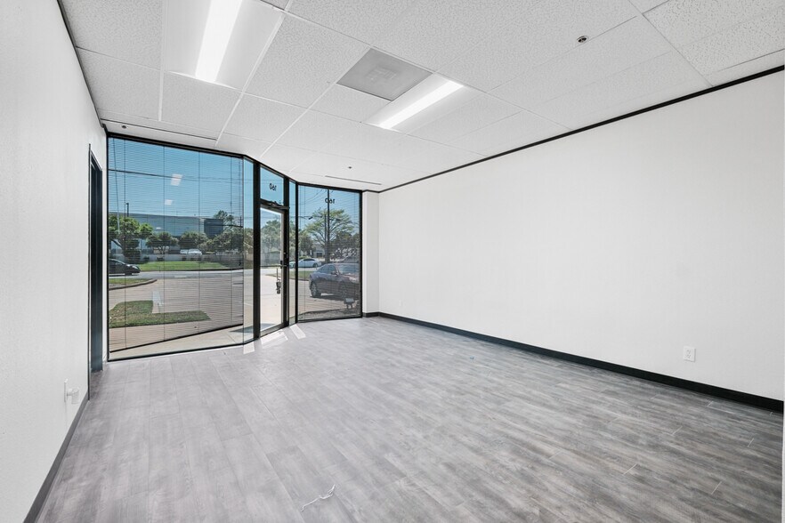 More Photos Of 2020 Rutland Dr, Austin Unknown For Lease