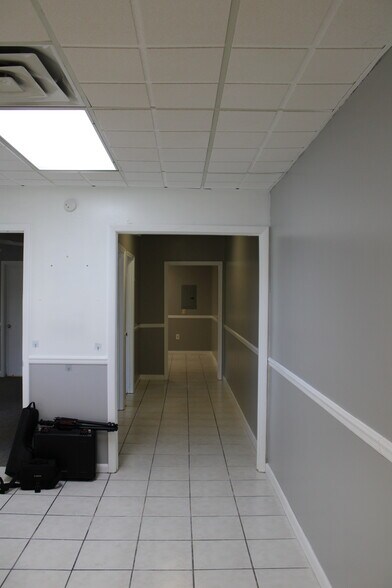 More Photos Of 3632 US Highway 92 E, Lakeland Storefront Retail Office For Lease