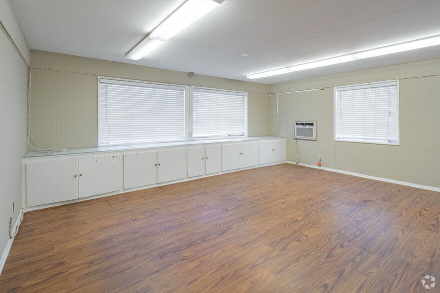 More Photos Of 923 S Prairie Ave, Inglewood Warehouse For Lease