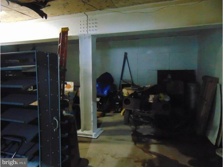More Photos Of 300 Centre St, Ashland Flex For Sale