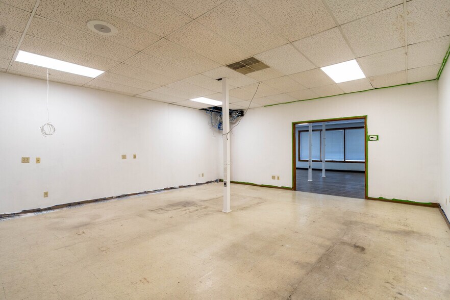 More Photos Of 11813 W 77th St, Lenexa Office For Sale