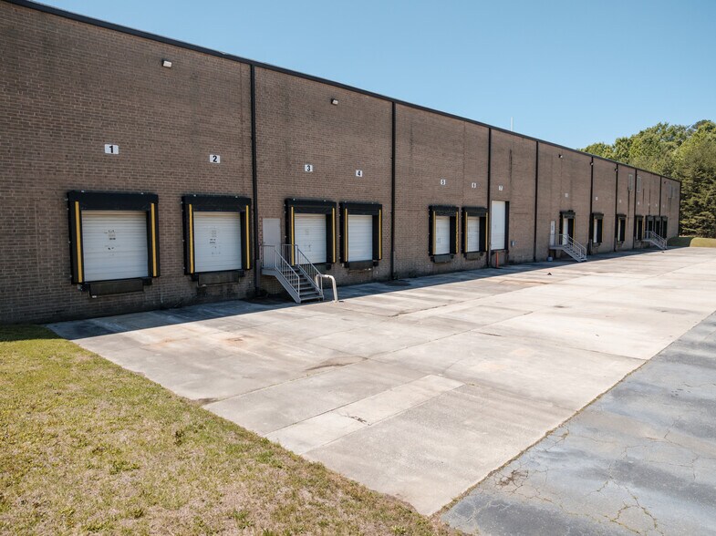 More Photos Of 314 S Chimney Rock Rd, Greensboro Distribution For Lease