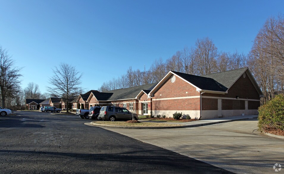 Primary Photo Of 280 Broad St, Kernersville Medical For Sale