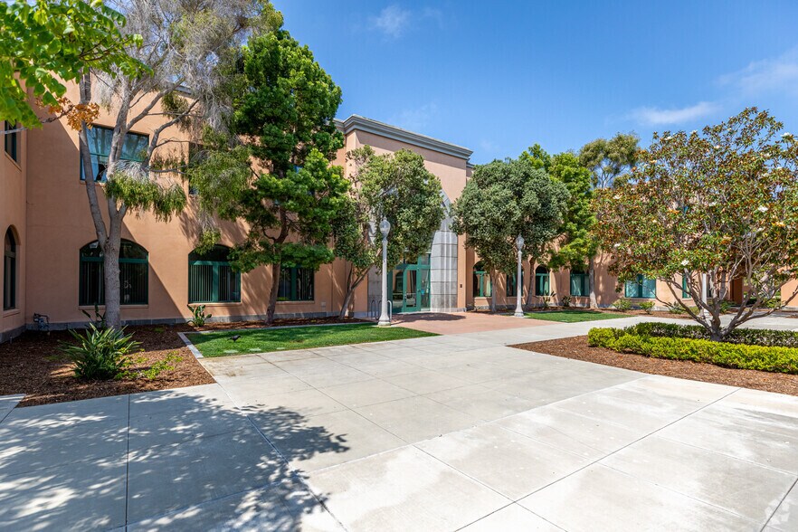 More Photos Of 2820 Historic Decatur Rd, San Diego Unknown For Lease