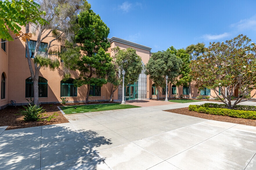 More Photos Of 2820 Historic Decatur Rd, San Diego Unknown For Lease