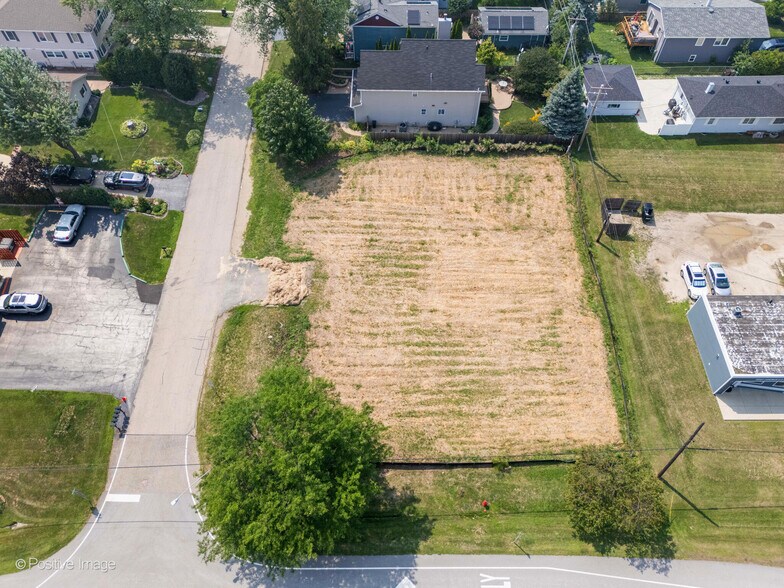 More Photos Of 900 Winnetka Ter, Lake Zurich Veterinarian Kennel For Sale