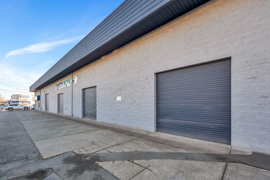 More Photos Of 20010 Industrial Av, Langley Warehouse For Sale