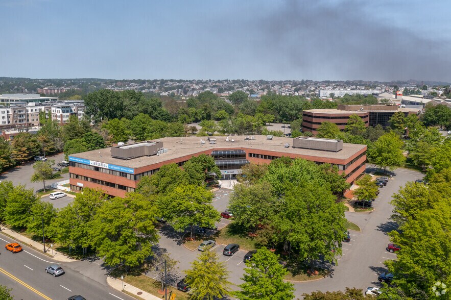 More Photos Of 10 Cabot Rd, Medford Office For Lease