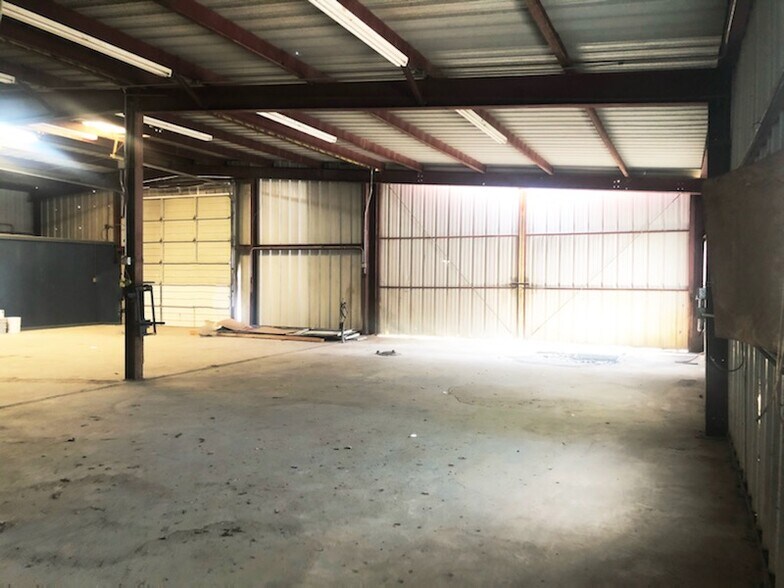 More Photos Of 504 N 2nd St, Carrizo Springs Warehouse For Sale