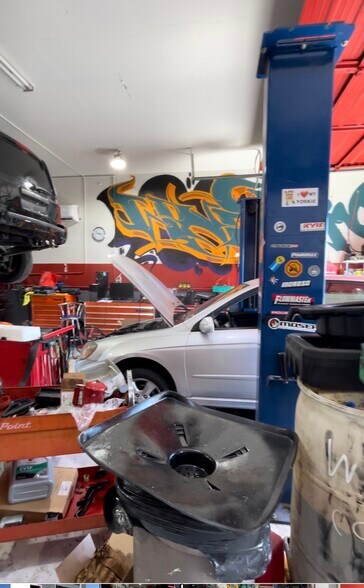 More Photos Of 1765 Athol Ave, Henderson Auto Repair For Sale